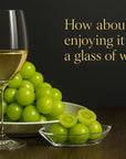 Shine Muscat grapes                    Grown in Japan